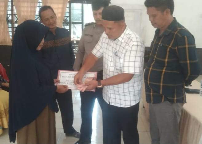 Pemerintahan Desa Padang Maninjau Salurkan BLT-DD Tahun 2024 Sebanyak 36 Kepala Keluarga