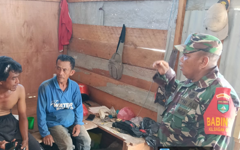 Sertu Sareh Laksanakan Patroli Karhutla dan Edukasi Warga di Kelurahan Bagan Besar