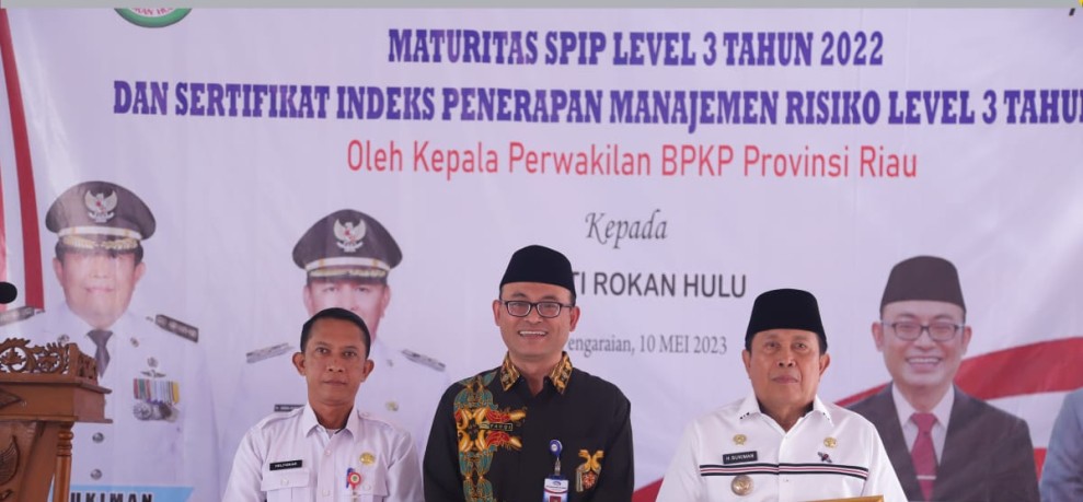 Bupati Rohul H. Sukiman Terima Sertifikat Maturitas SPIP Level 3 dari BPKP Perwakilan Riau