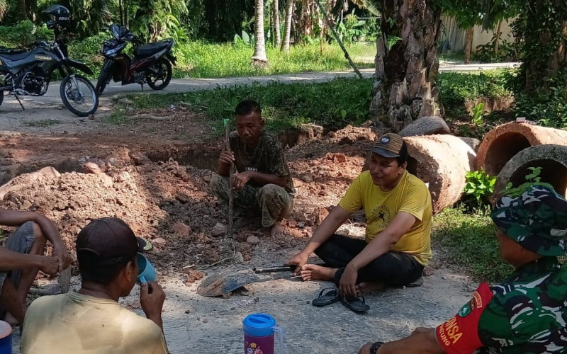 Serma Amrijon Ajak Warga Guntung Waspadai Bahaya Karhutla di Medang Kampai
