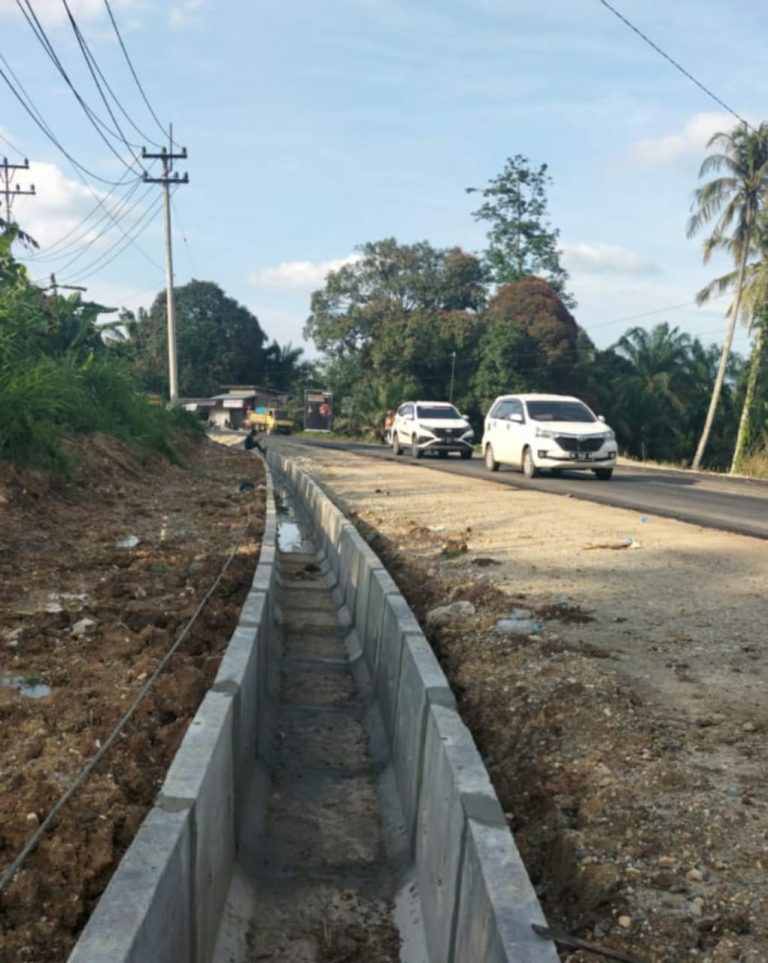 Masyarakat Apresiasi Perbaikan Jalan Lintas Provinsi Dan Drainase