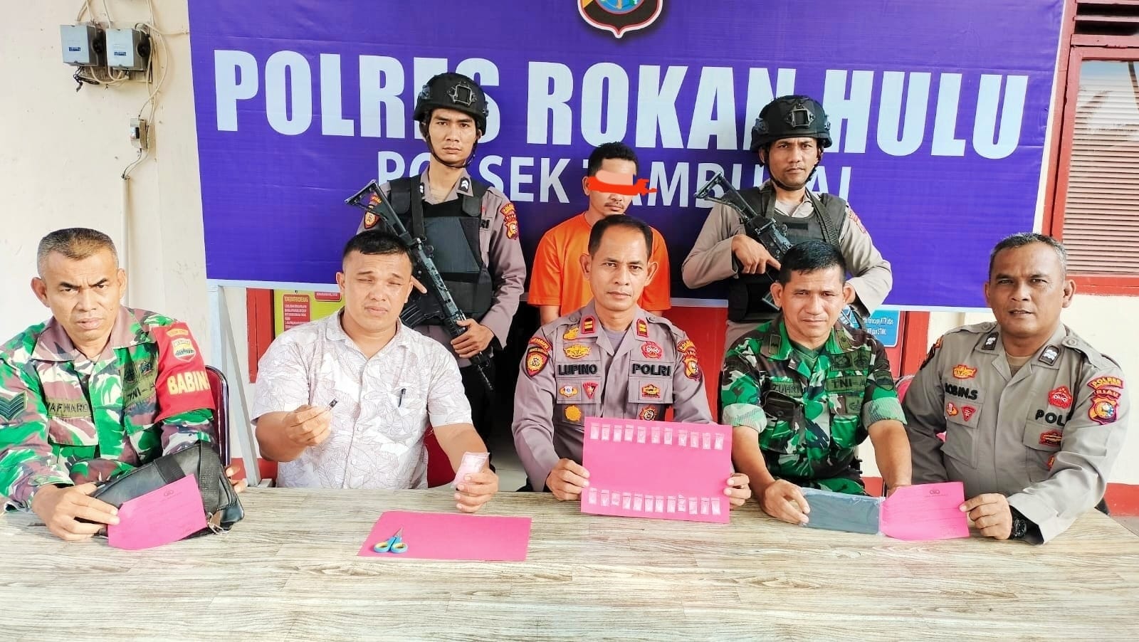 Prajurit TNI, Ringkus Pengedar Narkoba Jenis Sabu Langsung Koordinasi Ke Polsek Tambusai