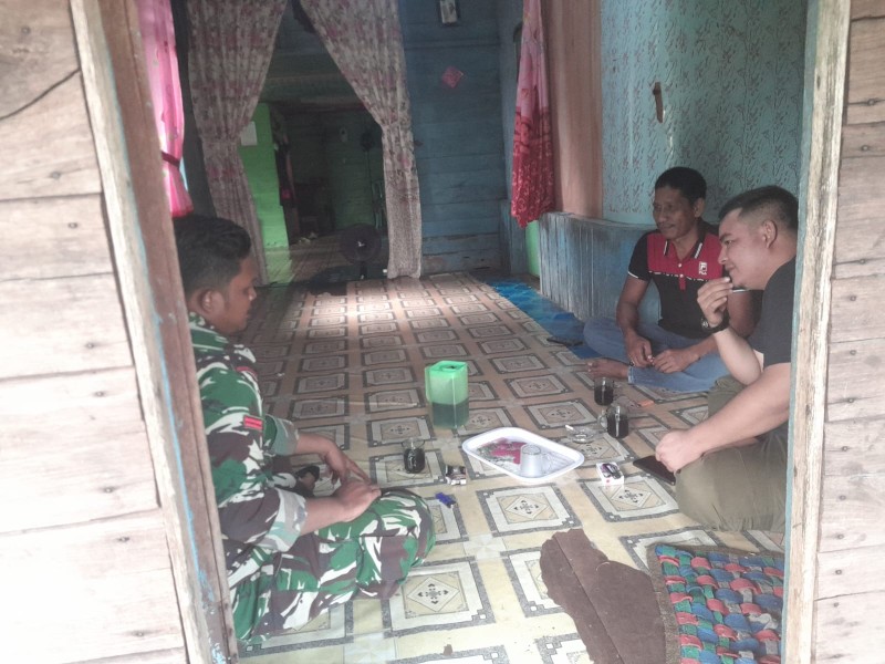 Melalui Komsos, Babinsa Perkuat Silaturahmi dan Tanamkan Nilai Persatuan di Kampung Pancasila