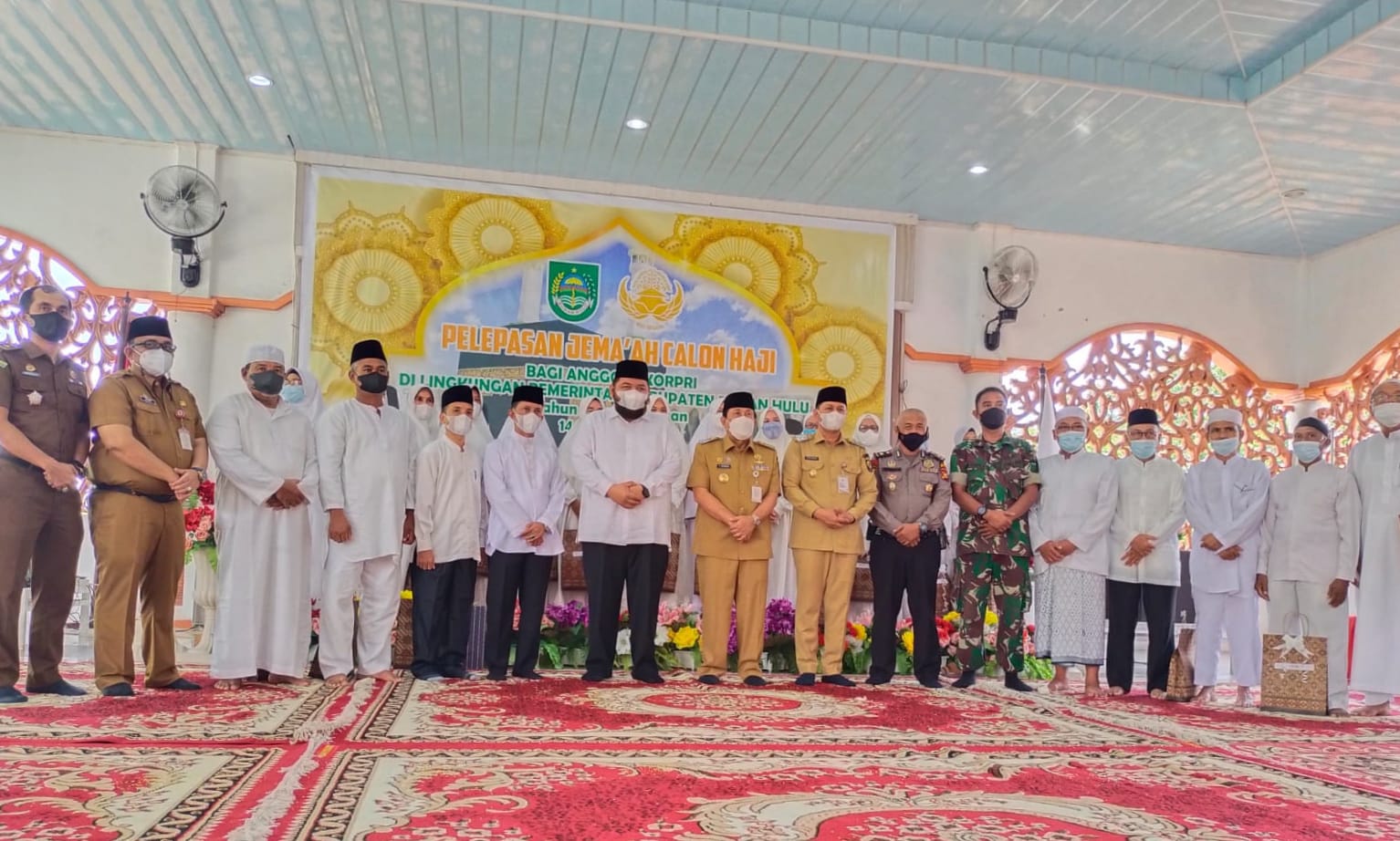 Pelepasan 26 Jemaah Haji Di Tandai Dengan Prosesi Tepung Tawar Oleh Bupati Rohul