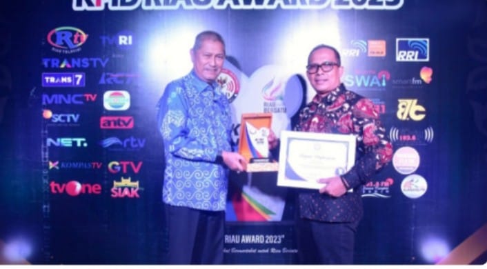 Radio Gemilang FM Raih Penghargaan LPPL Terbaik KPID Riau Award 2023