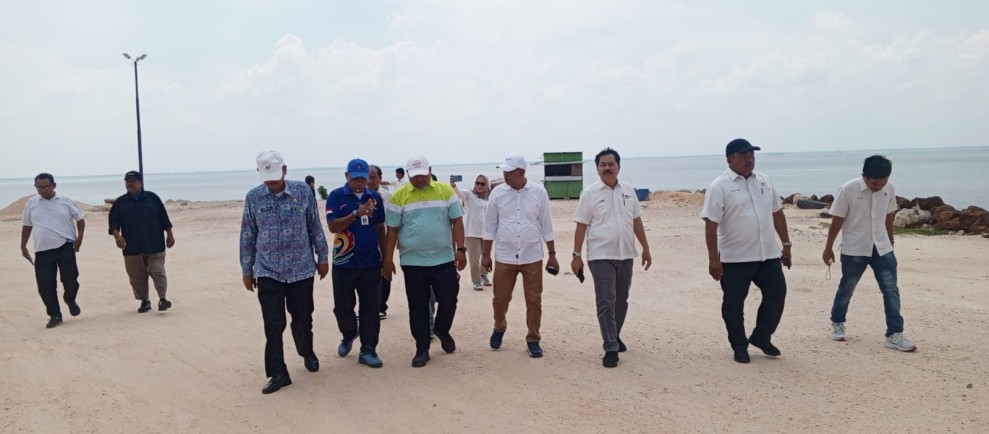Sekda, Diskopar, KONI Provinsi dan KONI Dumai Tinjau Pantai Koneng Pastikan Persiapan Jelang Porprov