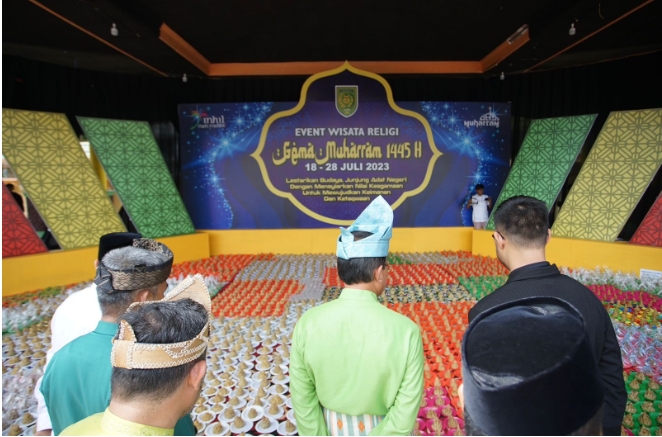Pemkab Inhil Kembali Catat Rekor MURI Dengan Sajian Kue Asidah Terbanyak Pada Even Gema Muharram 1445 Hijriyah