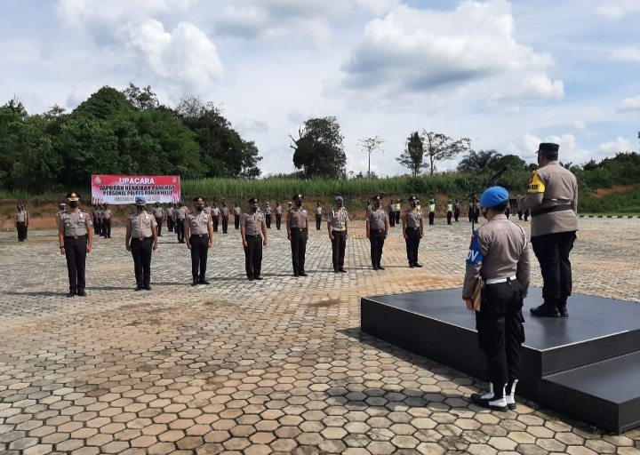 58 Personil Naik Pangkat, Kapolres Rohul Bertindak Sebagai Inspektur Upacara
