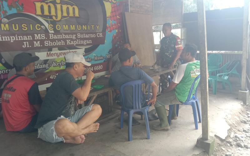 Komsos di Basilam Baru: Sertu Jainal Arifin Tekankan Peran Keluarga Cegah Pergaulan Negatif