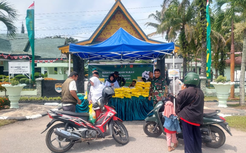 Kodim 0320 Dumai Sinergi dengan Bulog, Ratusan Warga Serbu Pangan Murah