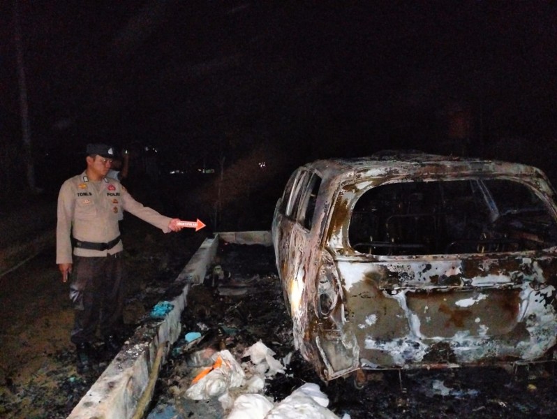 Satu Unit Rumah,dan Mobil Inova di Rohul Ludes Terbakar, Personil Polsek Rambah Hilir Langsung Turun Ke TKP