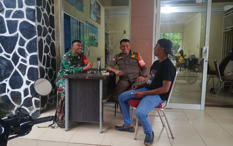 Babinsa Koramil 01/Dumai dan Security PHR Patroli Amankan Jalur Pipa Migas di Dumai Selatan