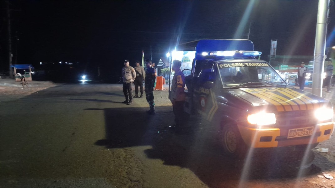 Ciptakan Rasa Aman Di Tengah Masyarakat, Kapolsek Tandun Pimpin Langsung Giat Patroli Blue Light