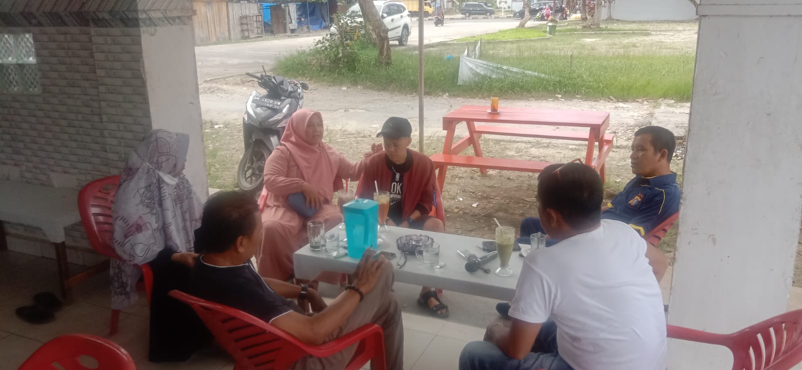 Bersama Ketua LPAI Rohul, Kasat Binmas AKP Hermawan, Nasehati Gadis Kecil Ini Agar Jangan Keluyuran