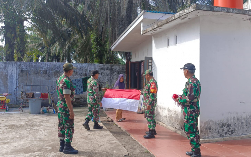 Semarak HUT RI, Kodim Dumai Bagikan Bendera dan Bangkitkan Semangat Nasionalisme