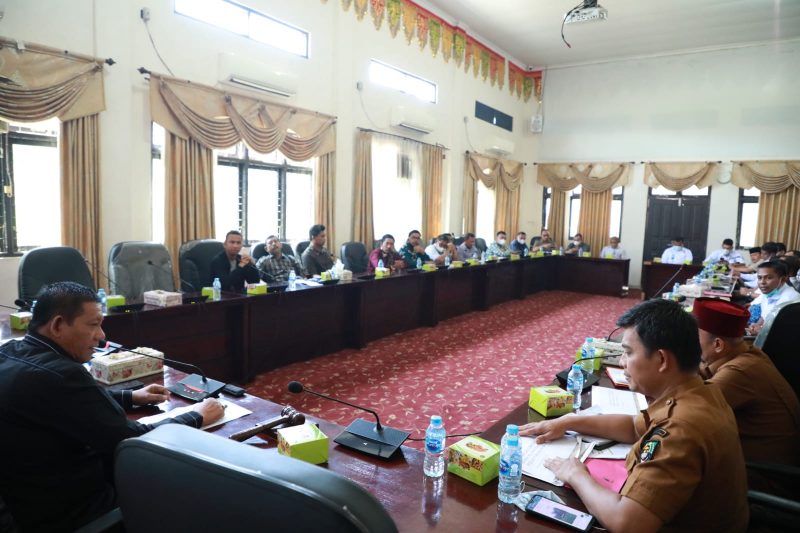 Hearing Bersama Komisi II DPRD Rohul, Pemerintah Diminta Data PKS Non Kebun Terkait TBS Petani