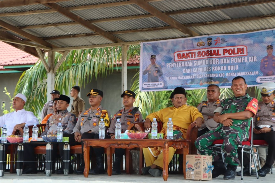 Polres Rohul Serahkan Sumur Bor, Mesin Pompa Air dan Tangki Air Seribu Liter Untuk Masyarakat Desa Sontang