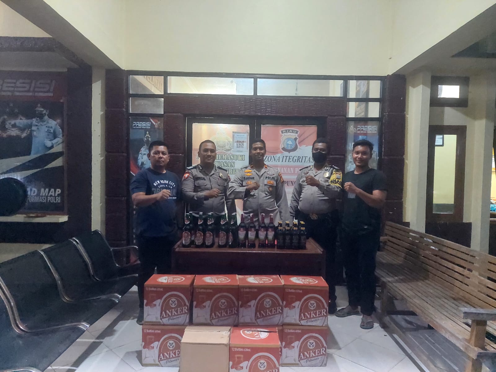 Layak Diberi Apresiasi, Ratusan Botol Miras Diamankan Tim  Ops Pekat LK2022 Polsek Rambah Hilir