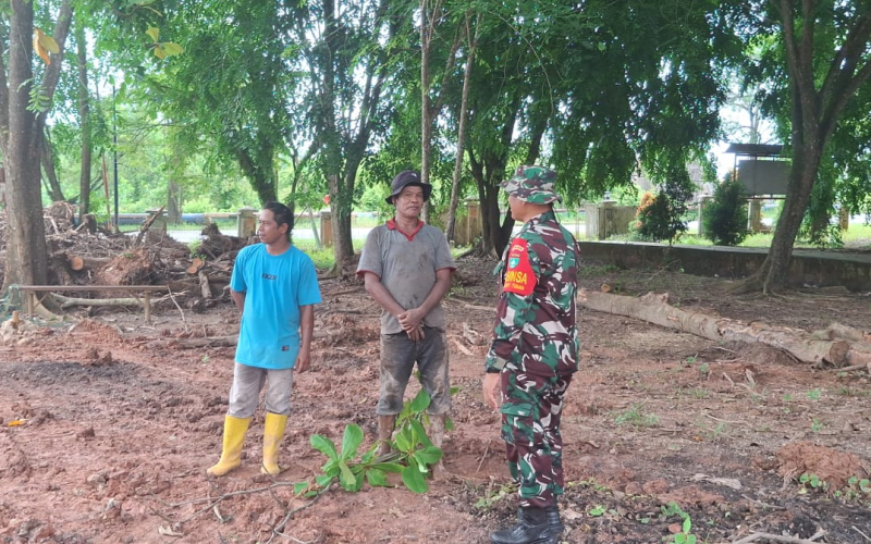 Babinsa Koramil 02/Bukit Kapur Dampingi Program Makanan Bergizi Gratis untuk Pelajar