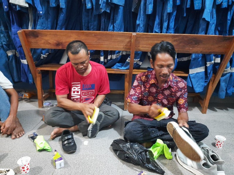 Dorong Inkusivitas Program CSR Green Laundry, Kilang Pertamina Dumai  Beri Pelatihan Cuci Sepatu