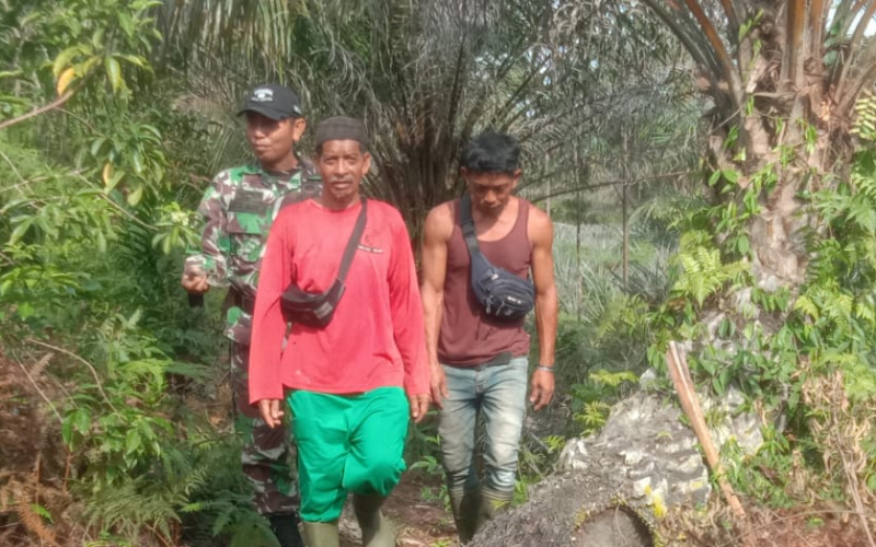 Babinsa Sertu Ramli Gencarkan Patroli dan Sosialisasi Cegah Karhutla di Kelurahan Mundam