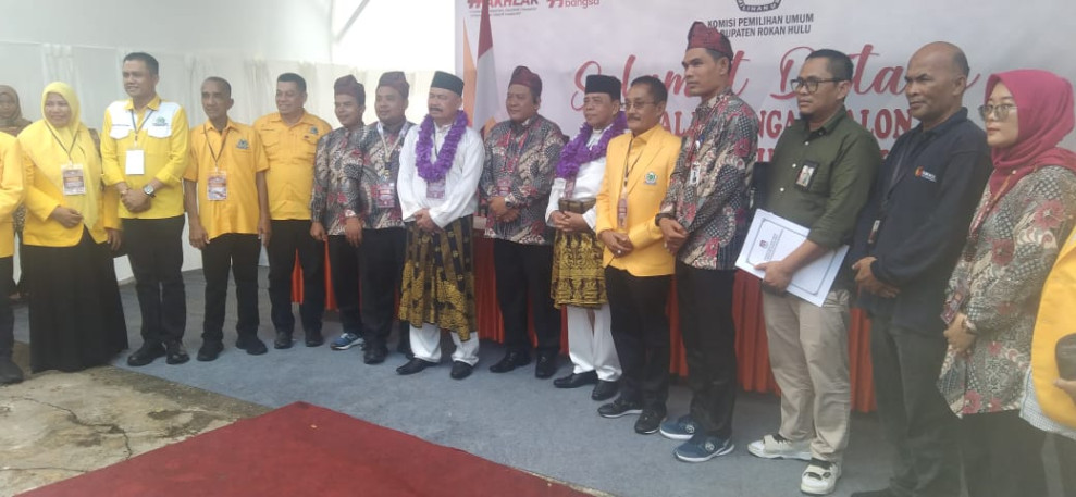 Massa Kawal Bakal Calon Bupati dan Wakil Bupati H Murnis - H Syamsurizal Daftar ke KPU