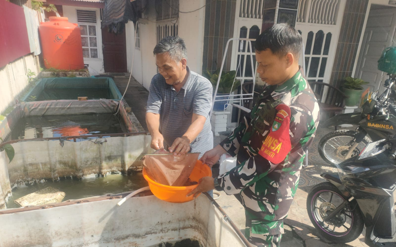 Cegah Karhutla, Sertu Sutarno Lakukan Patroli dan Edukasi Warga Jaya Mukti