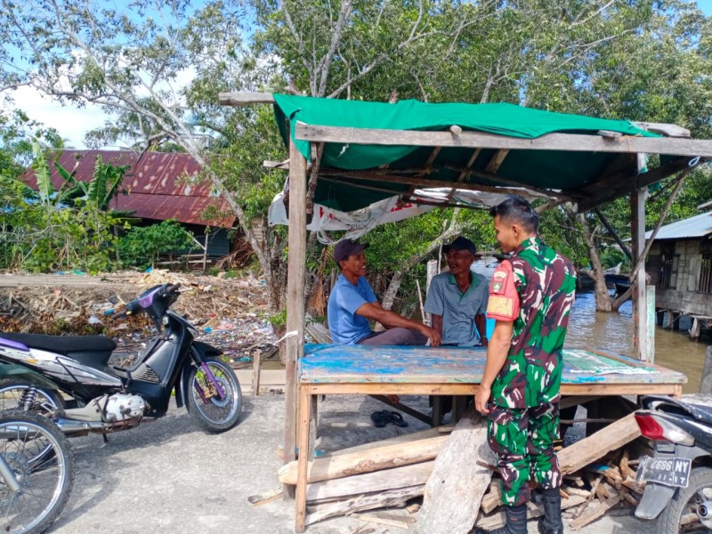 Perkuat Kebersamaan di Tengah Masyarakat, Babinsa Koramil 06/Merbau Gelar Komsos di Kampung Pancasila
