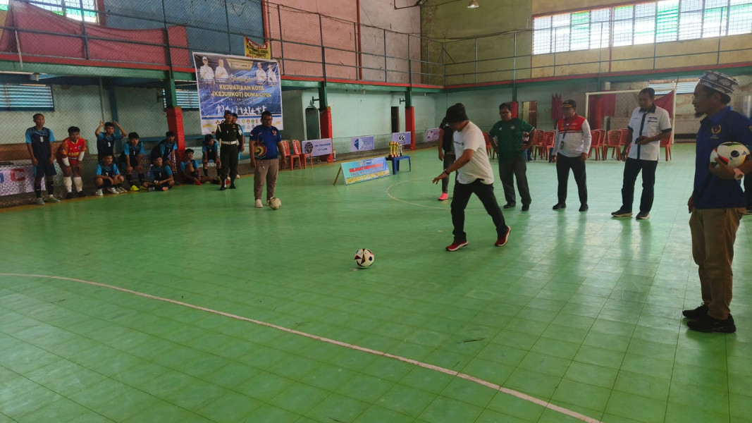 Wakili Pengurus KONI, Ronny A. Md Selaku Wakil Ketua Buka Kejurkot Futsal