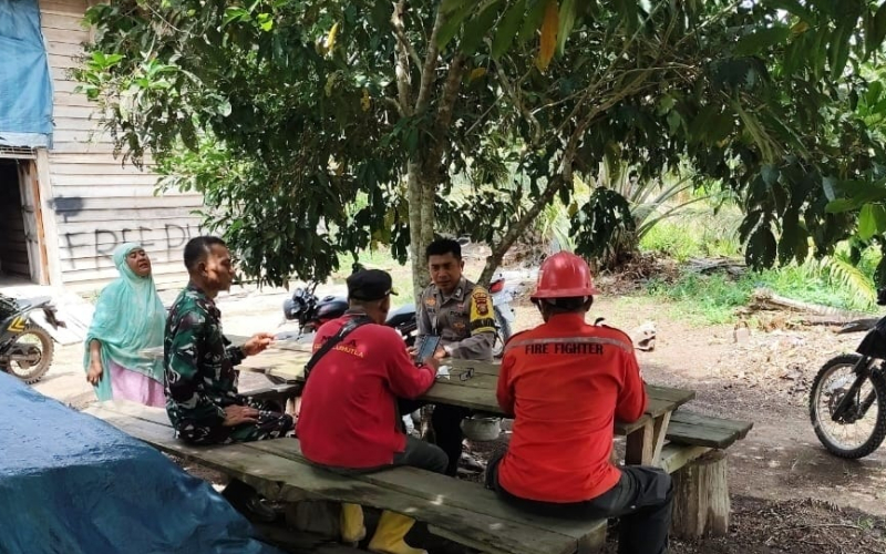 Babinsa Serda Miftah Perkuat Sinergi Lewat Komsos di Kampung Tanah Adat