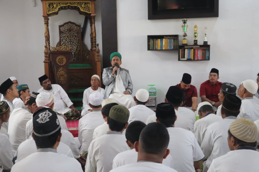 KH ABDURAHMAN AL - BANJARI BERI TAUSIAH KEPADA RATUSAN WBP LAPAS PASIR PENGARAIAN