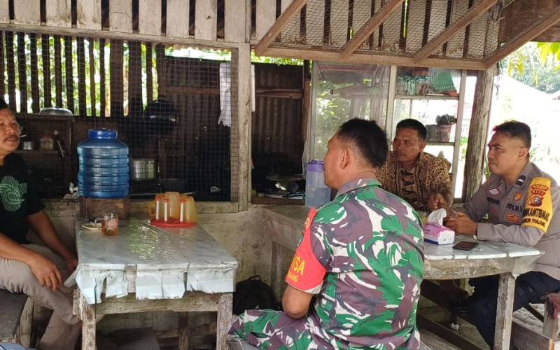 Babinsa Gurun Panjang Laksanakan Komsos Bersama Tokoh Masyarakat