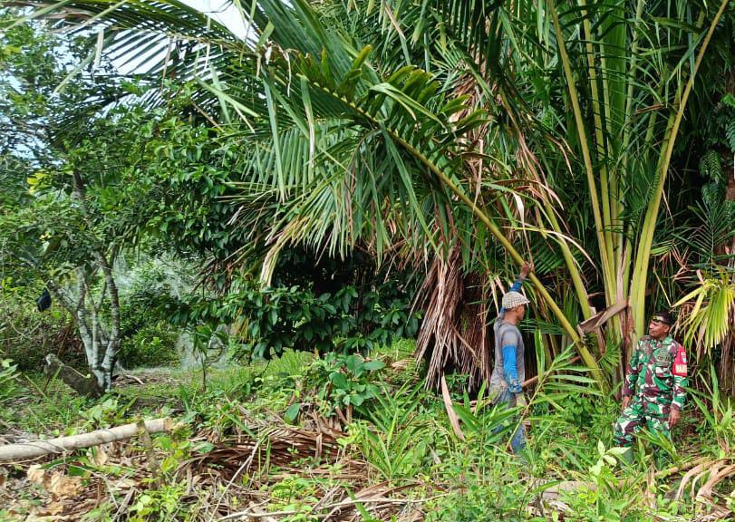 Patroli Karhutla di Merbau, Babinsa Ajak Warga Tidak Membuka Lahan dengan Cara Dibakar