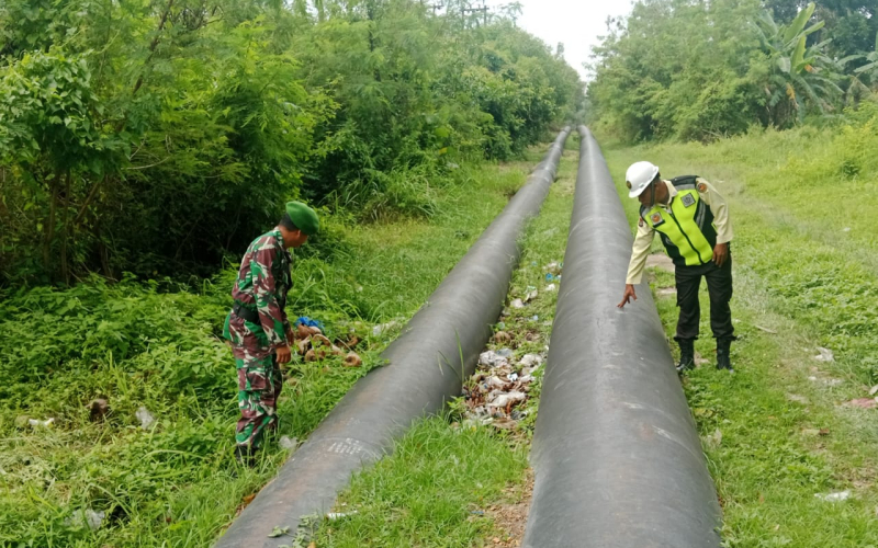 Babinsa Koramil 02 Bukit Kapur dan PHR Gelar Patroli Jalur Pipa Minyak