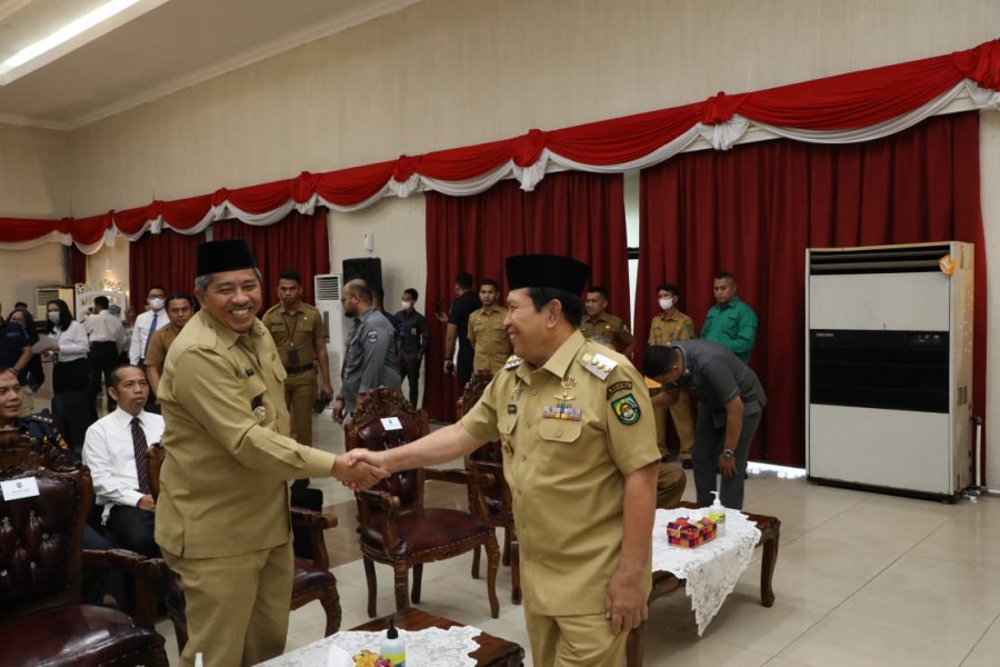 Terbaik II Dalam Penyaluran KUR dan Ultra Mikro, Bupati Rohul Terima Penghargaan Anugerah Treasury Award dari DJPb Riau