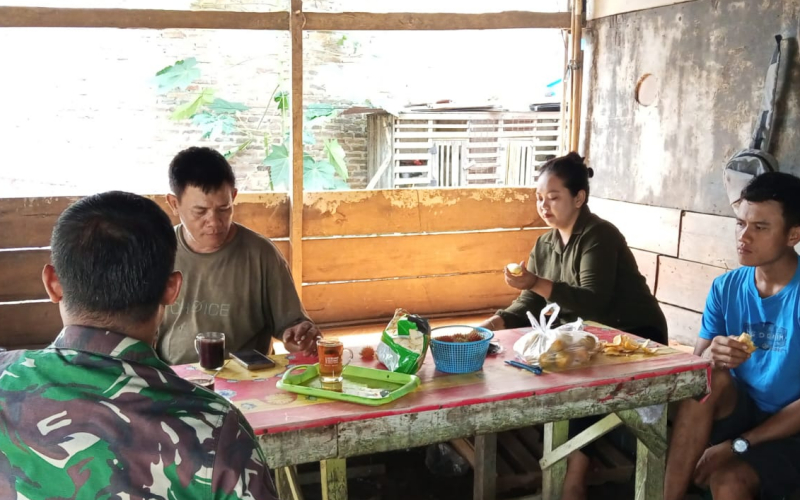 Melalui KOMSOS, Babinsa Sungai Sembilan Perkuat Silaturahmi dengan Warga Binaan