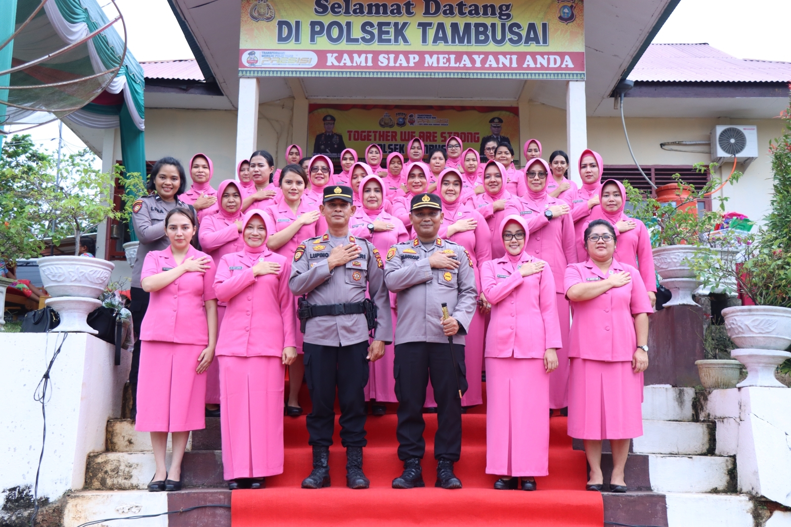Kapolres Dan Ketua Bhayangkari Cabang Polres Rohul Kunker Ke Mako Polsek Tambusai