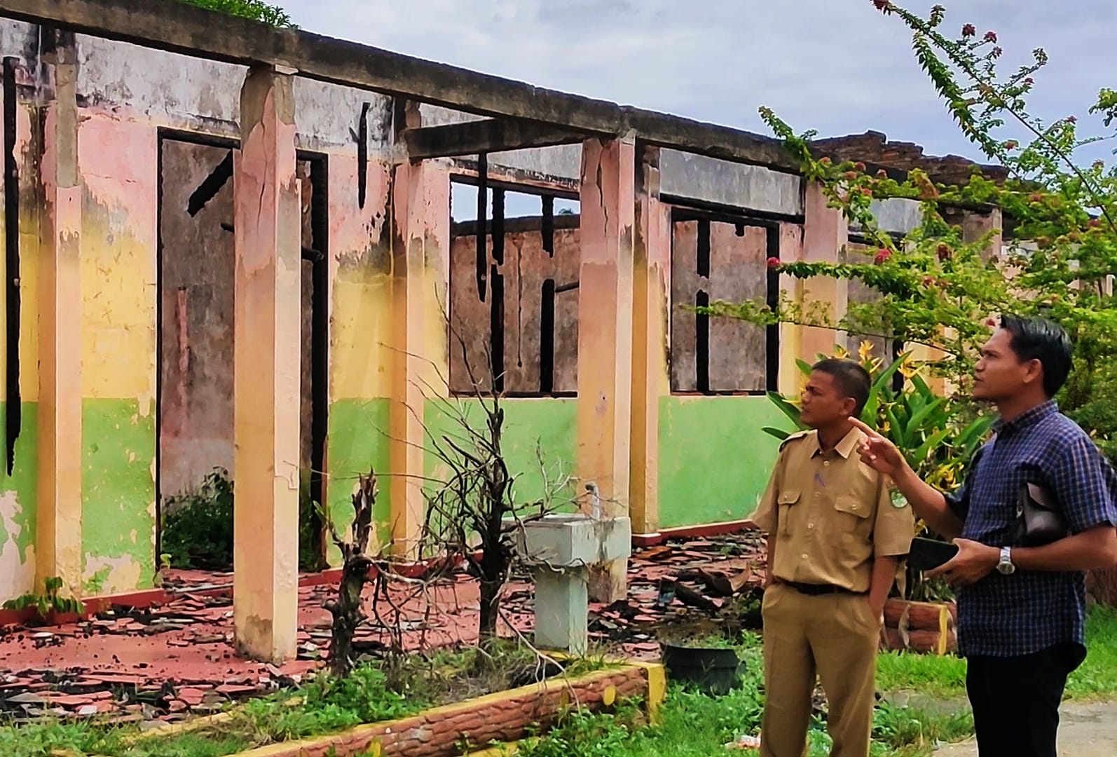 Hampir 2 Tahun Ruangan Sekolah SMPN 1 Rambah Terbakar, Serda Dedy Nofery Samosir Laksanakan Komsos