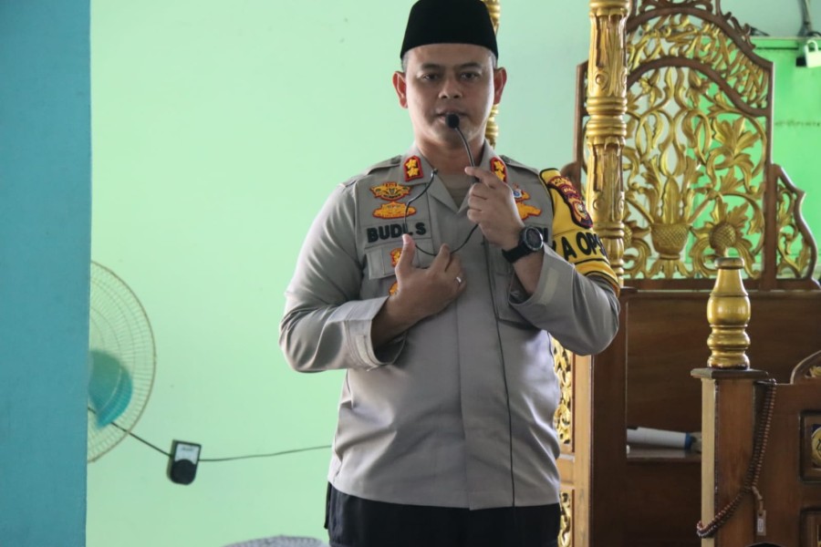 Kapolres Rohul Dialog Dan Bertatap Muka Dengan Masyarakat Lewat Program Jumat Curhat  Presisi Polri