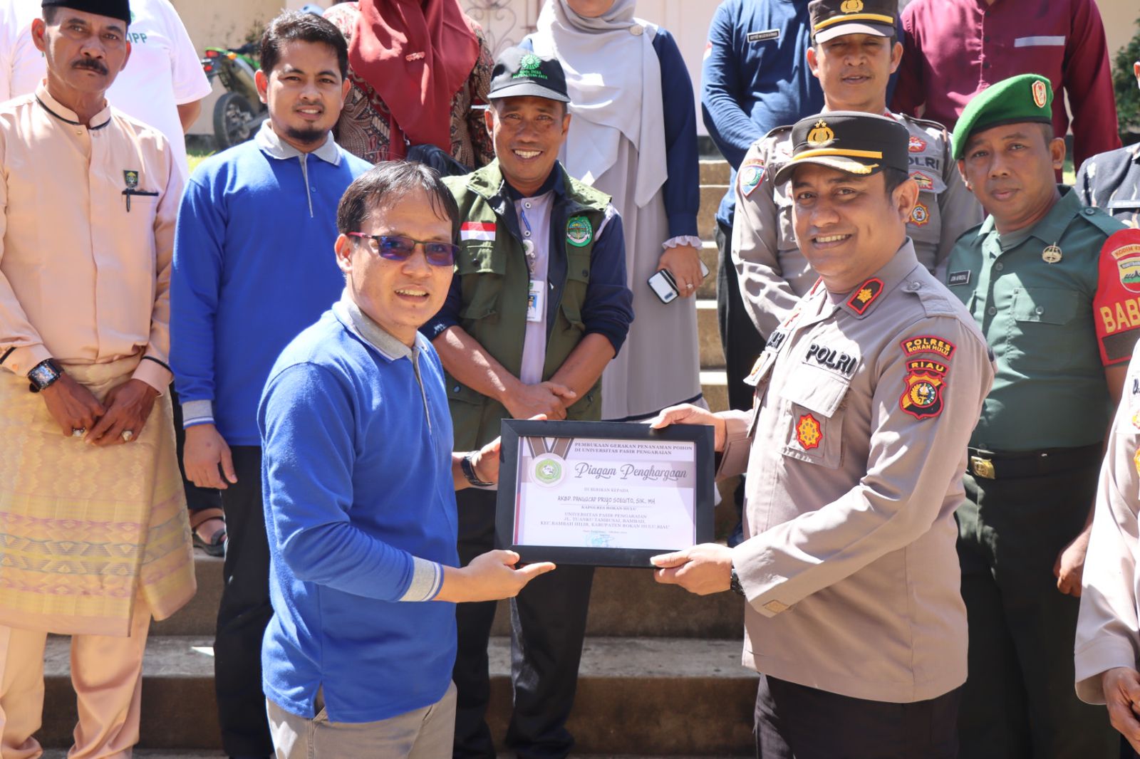 Wakapolres Rohul Bangga,  Pada  Terobosan Polsek Rambahhilir Dengan Civitas Akademika UPP Dalam Program Penghijauan