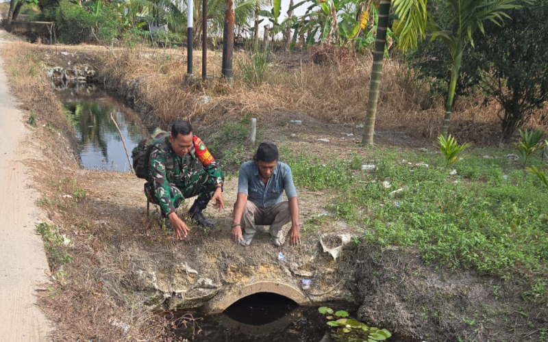 Antisipasi Karhutla dan Banjir, Babinsa Bukit Datuk Intensifkan Sosialisasi ke Warga