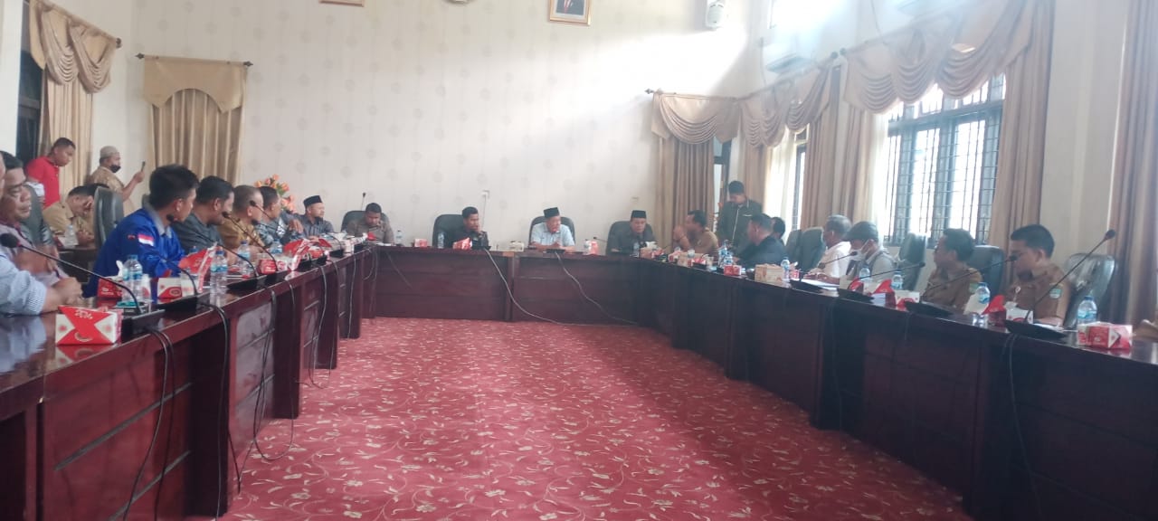 Gelar RDP, DPRD Rohul Keluarkan Surat Rekomendasi Penghentian Segala Aktivitas Dilahan Yang Bersengketa