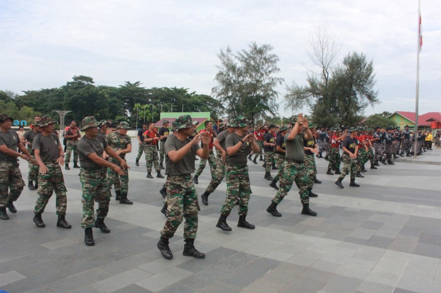 HUT ke-80 TNI, Kodim Dumai Gelar Senam Bersama dan Bhakti Sosial di Bukit Gelanggang