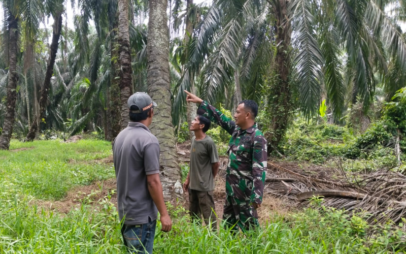 Serma Tarmin Ajak Warga Bersama Cegah Karhutla di Kecamatan Sungai Sembilan