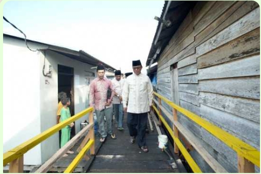 Bupati Inhil HM Wardan Tinjau Pembangunan Jalan Jerambah Di Lorong Surau Tembilahan