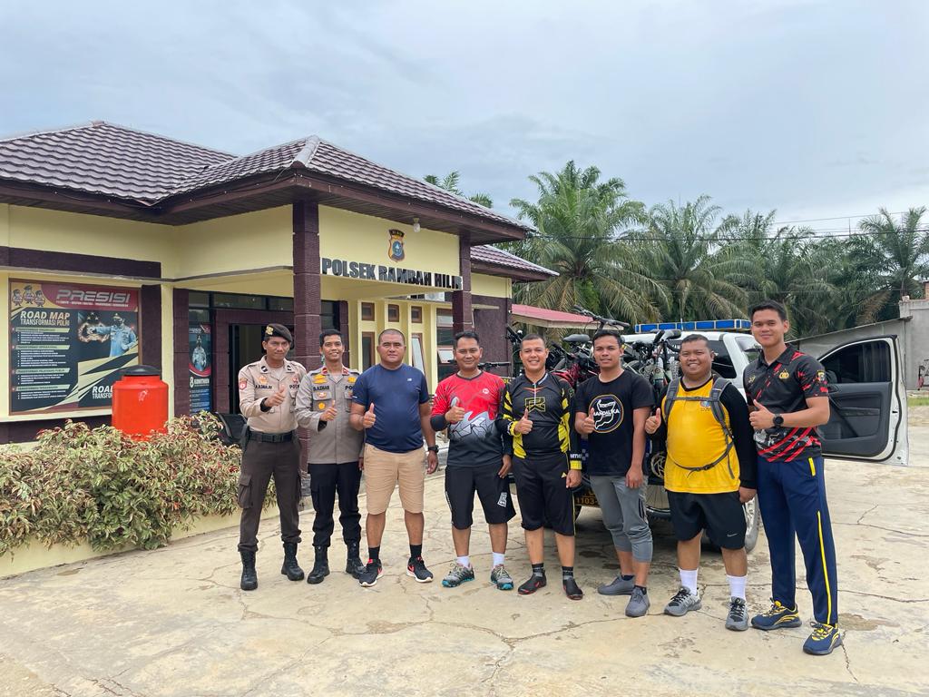 Berolahraga Sepeda, Kapolres Rohul Bersama Kabag SDM Monitoring Kolam Ikan Presisi Polsek Rambahhilir Rohul