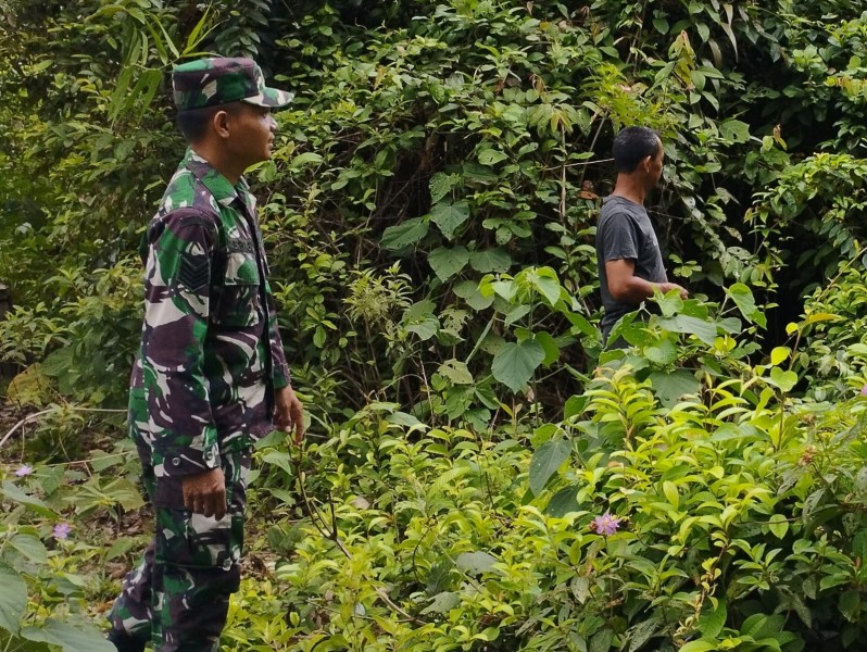 Gandeng Warga, Babinsa Kudap Perkuat Pencegahan Karhutla Melalui Patroli Bersama