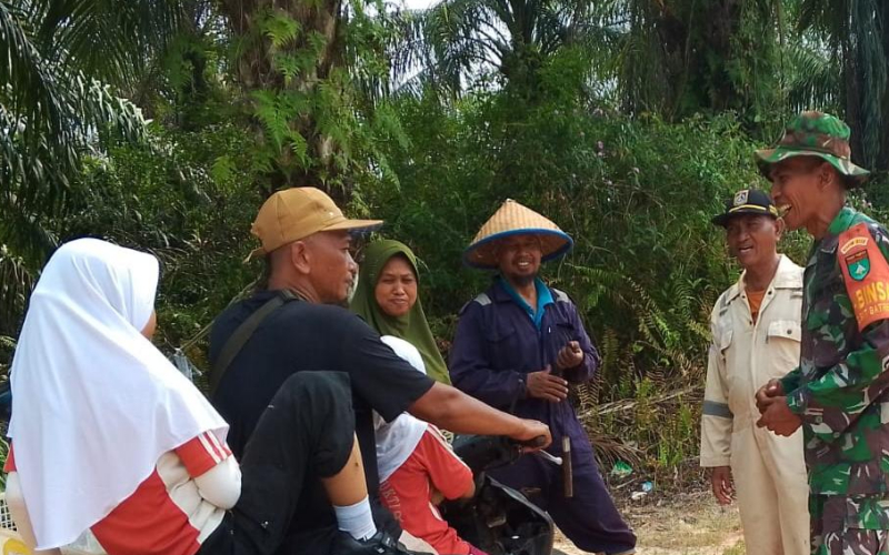 Babinsa Bukit Batrem Patroli Karhutla Bersama Ketua RT, Dandim 0320 Dumai Tekankan Deteksi Dini
