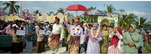 Bupati Inhil HM WARDAN Lepas Pawai Ta'aruf Dan Buka Stand Bazar MTQ Tingkat Kecamatan Batang Tuaka Tahun 2023