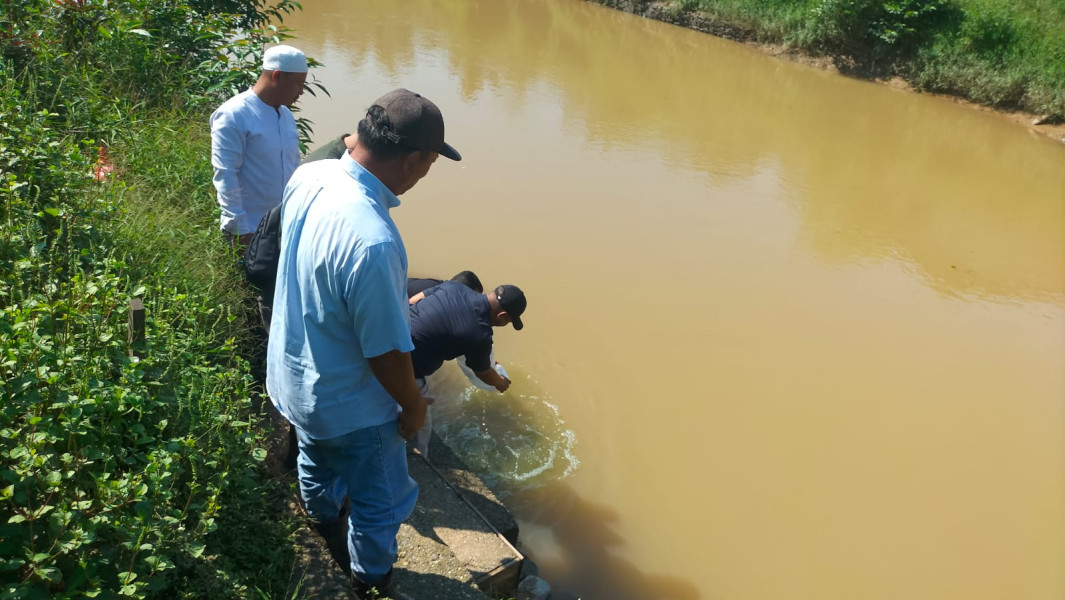 Kades Zulheri dan Pemdes Bersama Warga Terima Kasih Atas Penaburan 1.00O Bibit Ikan di Sungai Oleh PTPN V Kebun Sei Tapung Tandun